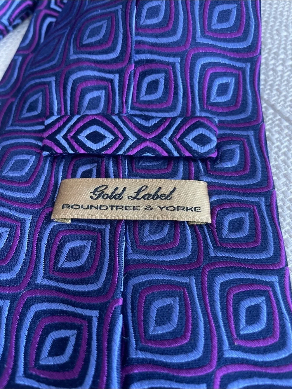 Gold label Roundtree & York men’s tie